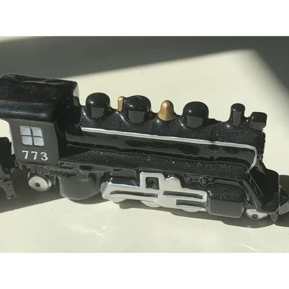 Enesco Corporation Lionel Trains Salt & Pepper Shaker Set - Picture 5 of 14